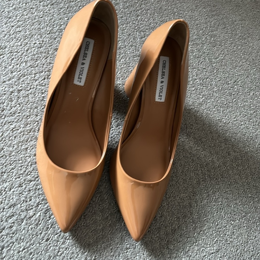 Chelsea & Violet Kiera Patent Pointed Toe Rounded Cylinder Heel Pumps new
#B